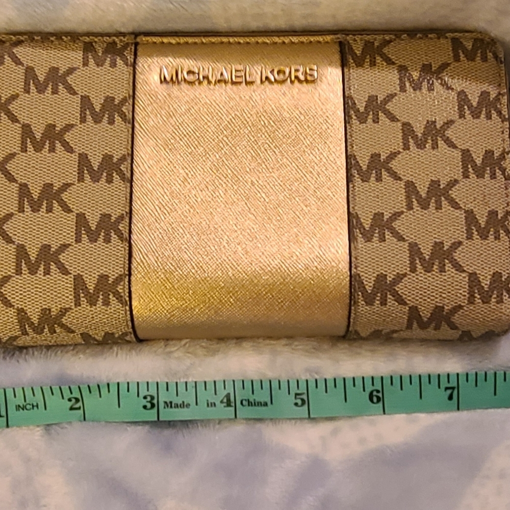 Michael Kors wristlet